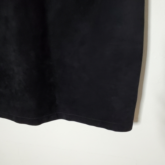90s | Ann Taylor • Vintage Black Suede Pencil Skirt - Picture 3 of 9
